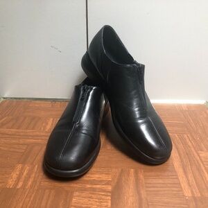 Women's Size 9 1/2 SS Munro Black Zip Front Shoes